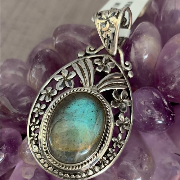 Royal Bali Collection Labradorite Pendant without Chain in Sterling Silver - Picture 3 of 5